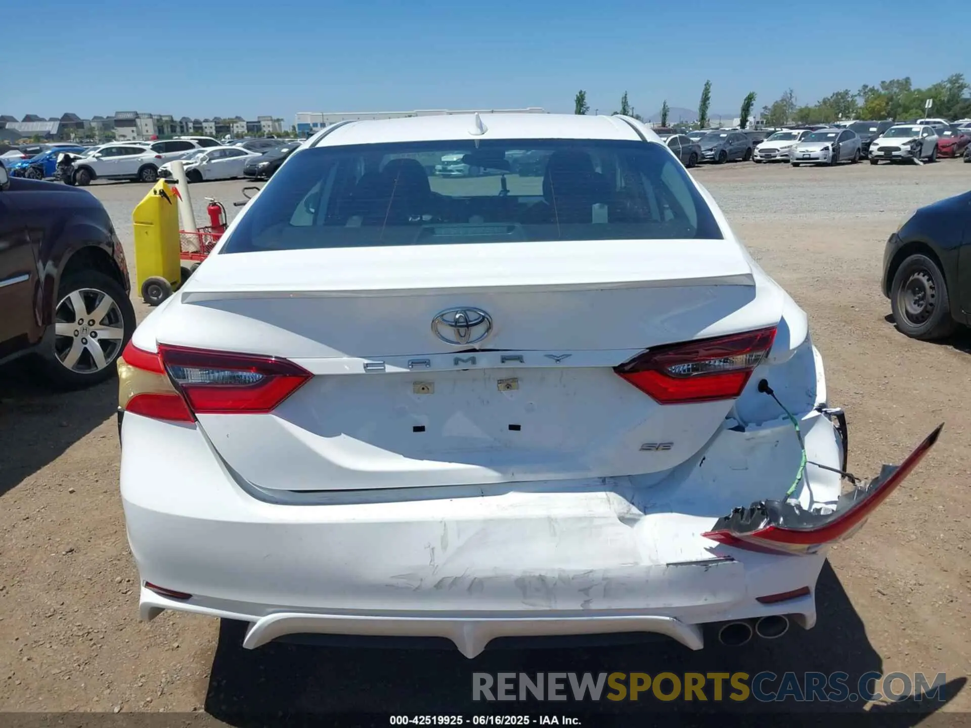 16 fotografías del automóvil dañado 4T1G11AK4MU594264 TOYOTA CAMRY 2021