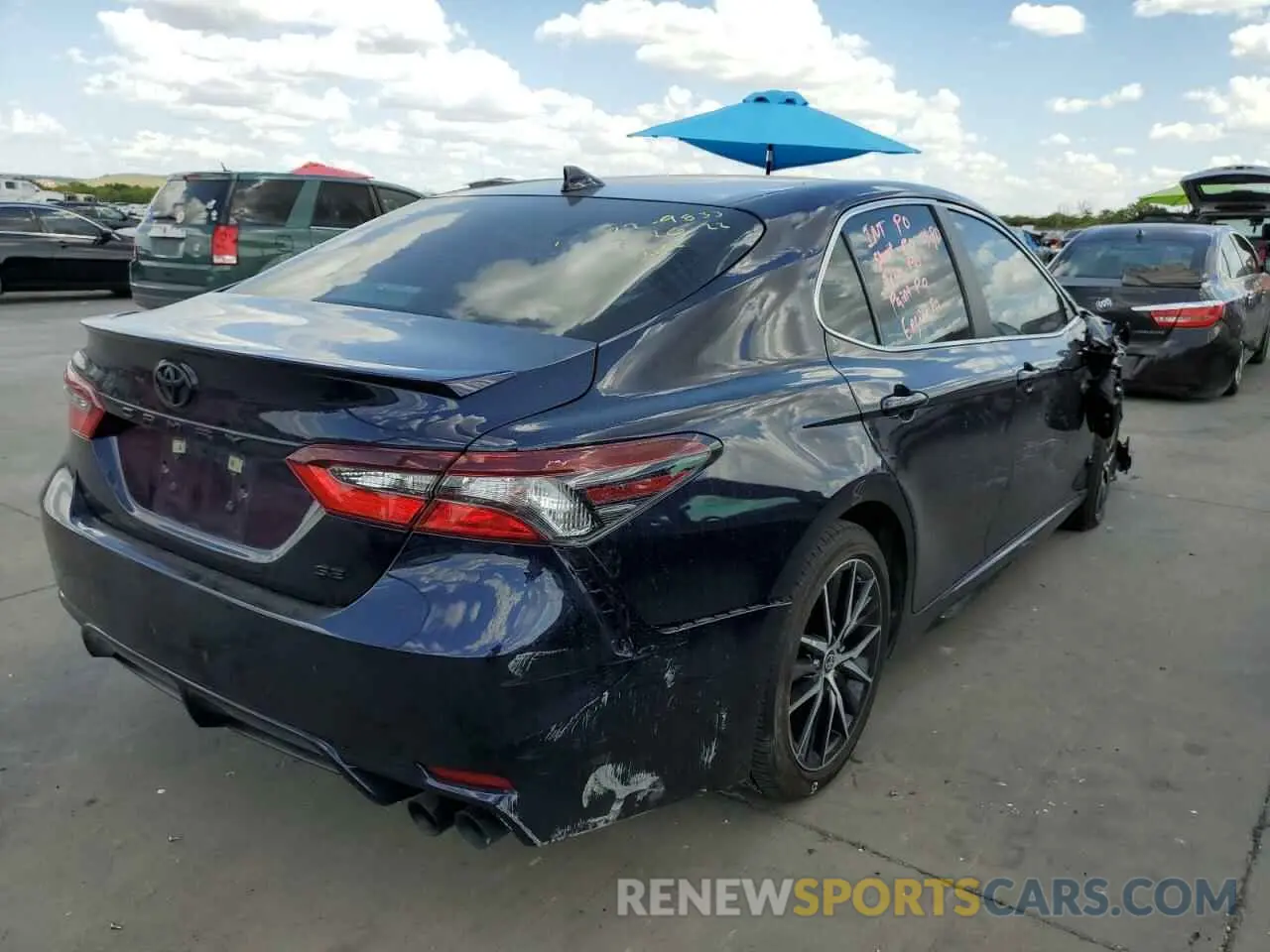 4 fotografías del automóvil dañado 4T1G11AK5MU409428 TOYOTA CAMRY 2021