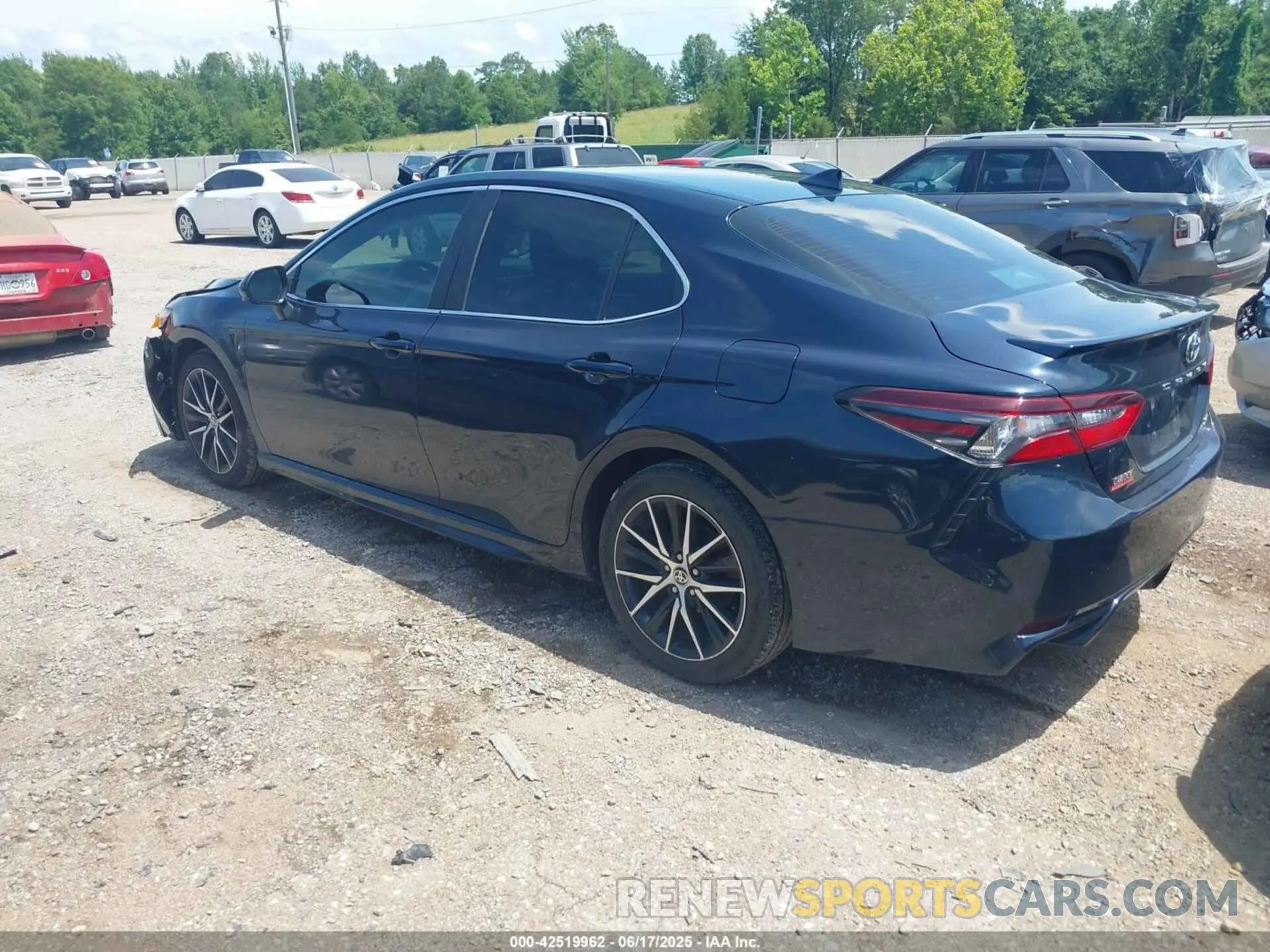 3 fotografías del automóvil dañado 4T1G11AK5MU431056 TOYOTA CAMRY 2021