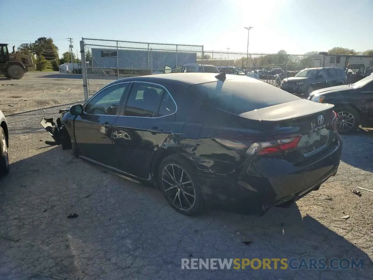 2 fotografías del automóvil dañado 4T1G11AK5MU444504 TOYOTA CAMRY 2021