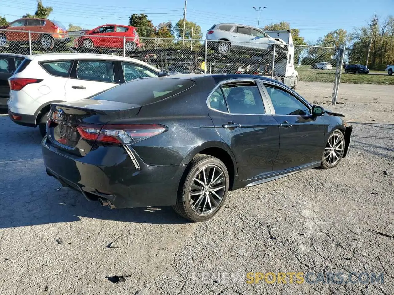 3 fotografías del automóvil dañado 4T1G11AK5MU444504 TOYOTA CAMRY 2021
