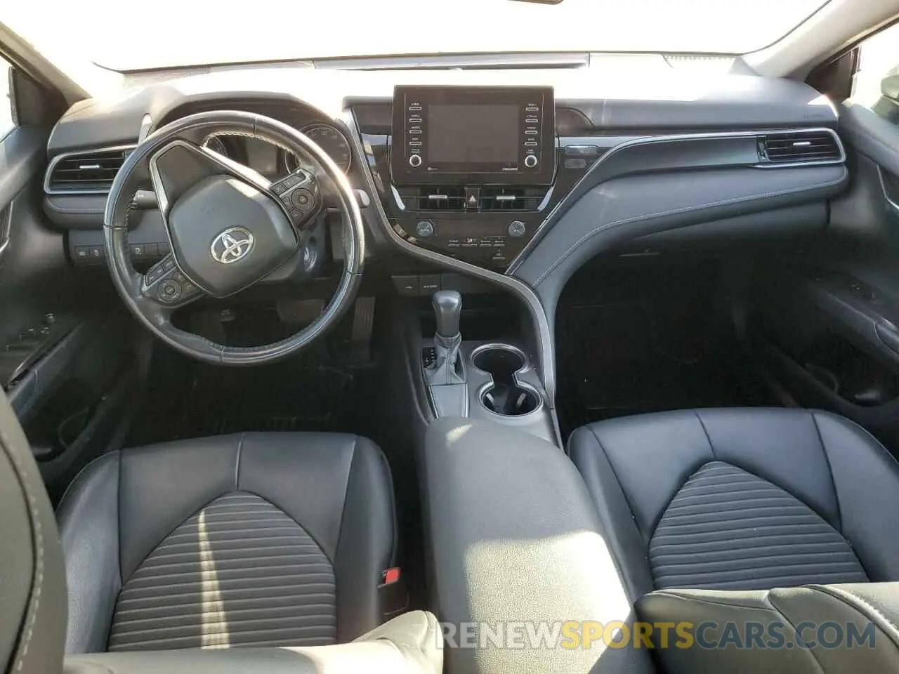 8 fotografías del automóvil dañado 4T1G11AK5MU444504 TOYOTA CAMRY 2021