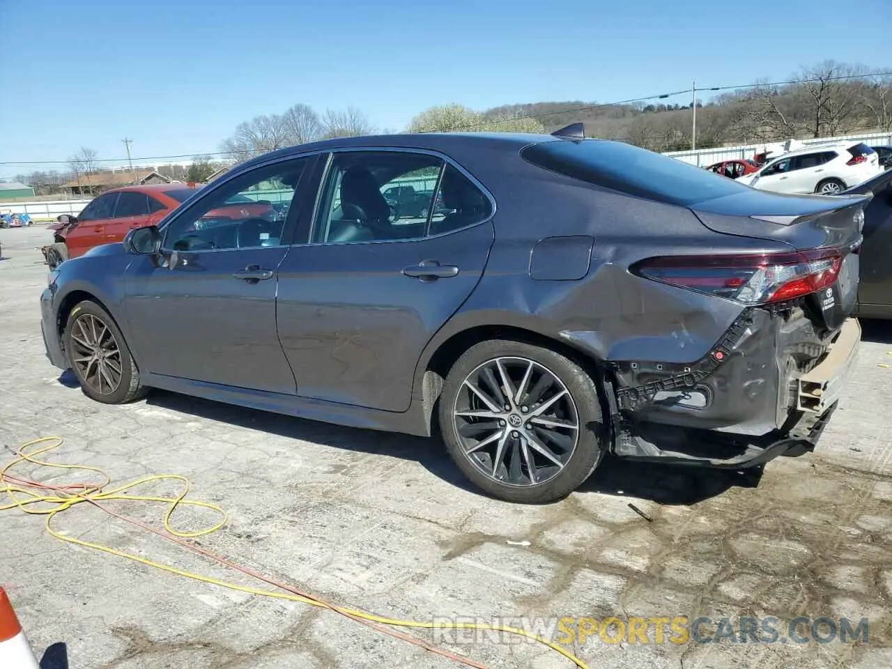 2 fotografías del automóvil dañado 4T1G11AK5MU474764 TOYOTA CAMRY 2021