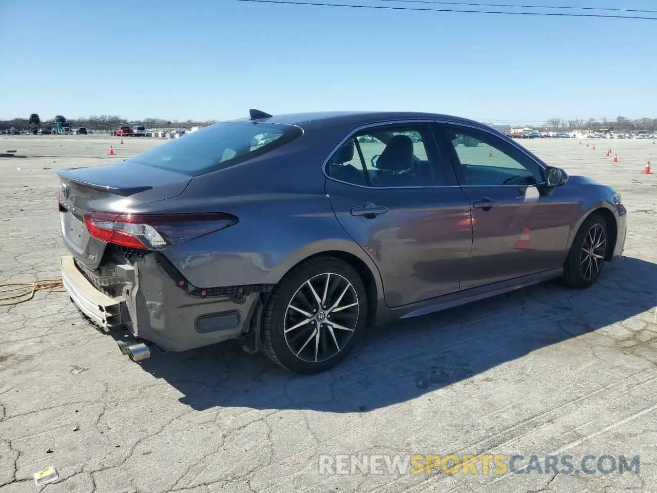 3 fotografías del automóvil dañado 4T1G11AK5MU474764 TOYOTA CAMRY 2021