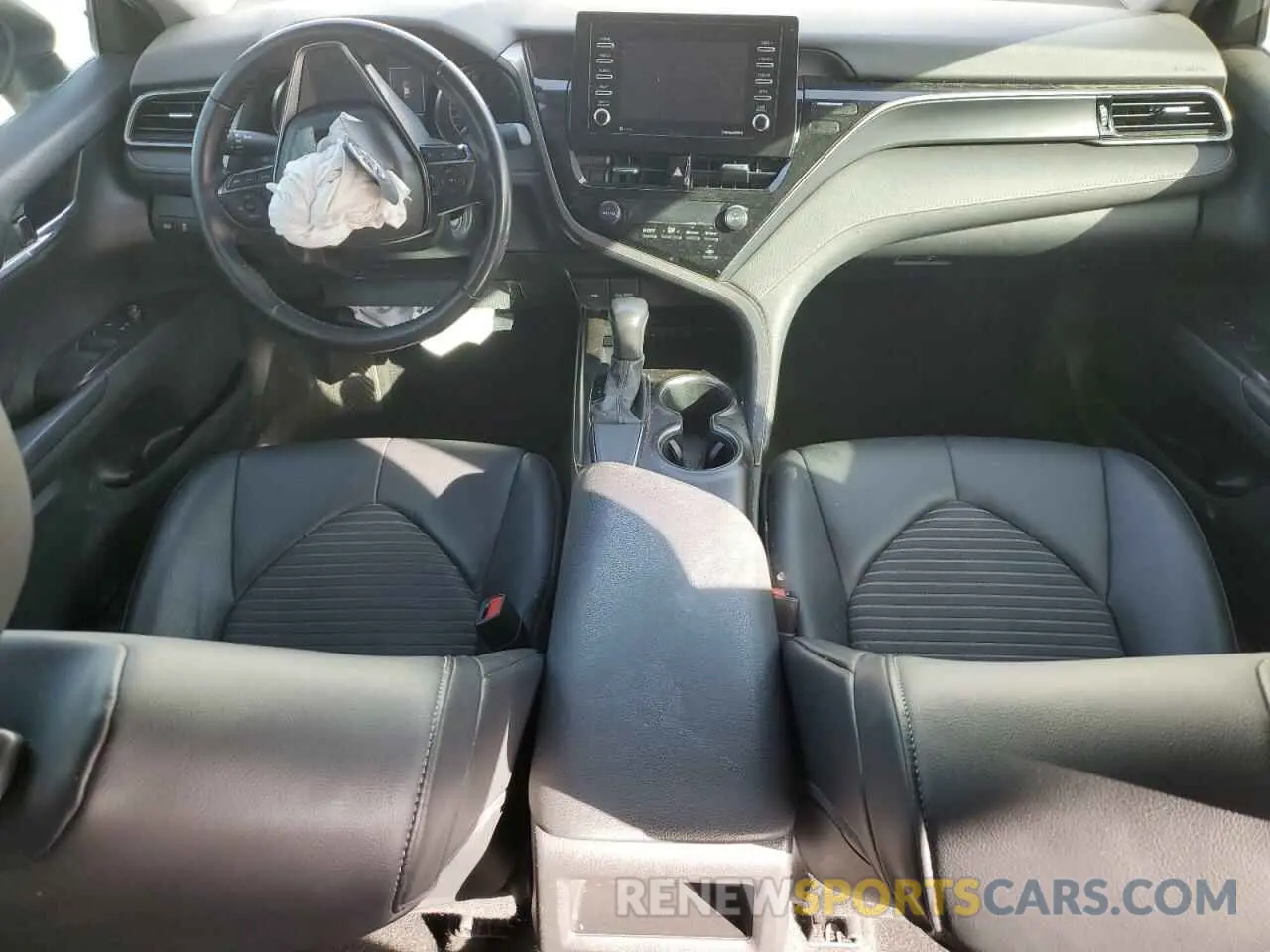 8 fotografías del automóvil dañado 4T1G11AK5MU483755 TOYOTA CAMRY 2021