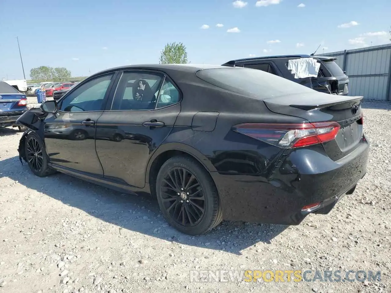 2 fotografías del automóvil dañado 4T1G11AK5MU493461 TOYOTA CAMRY 2021
