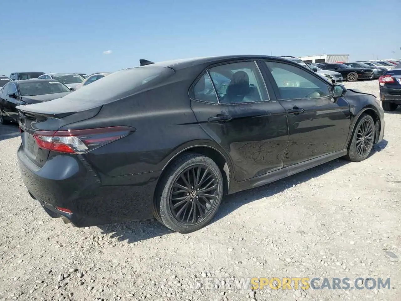 3 fotografías del automóvil dañado 4T1G11AK5MU493461 TOYOTA CAMRY 2021