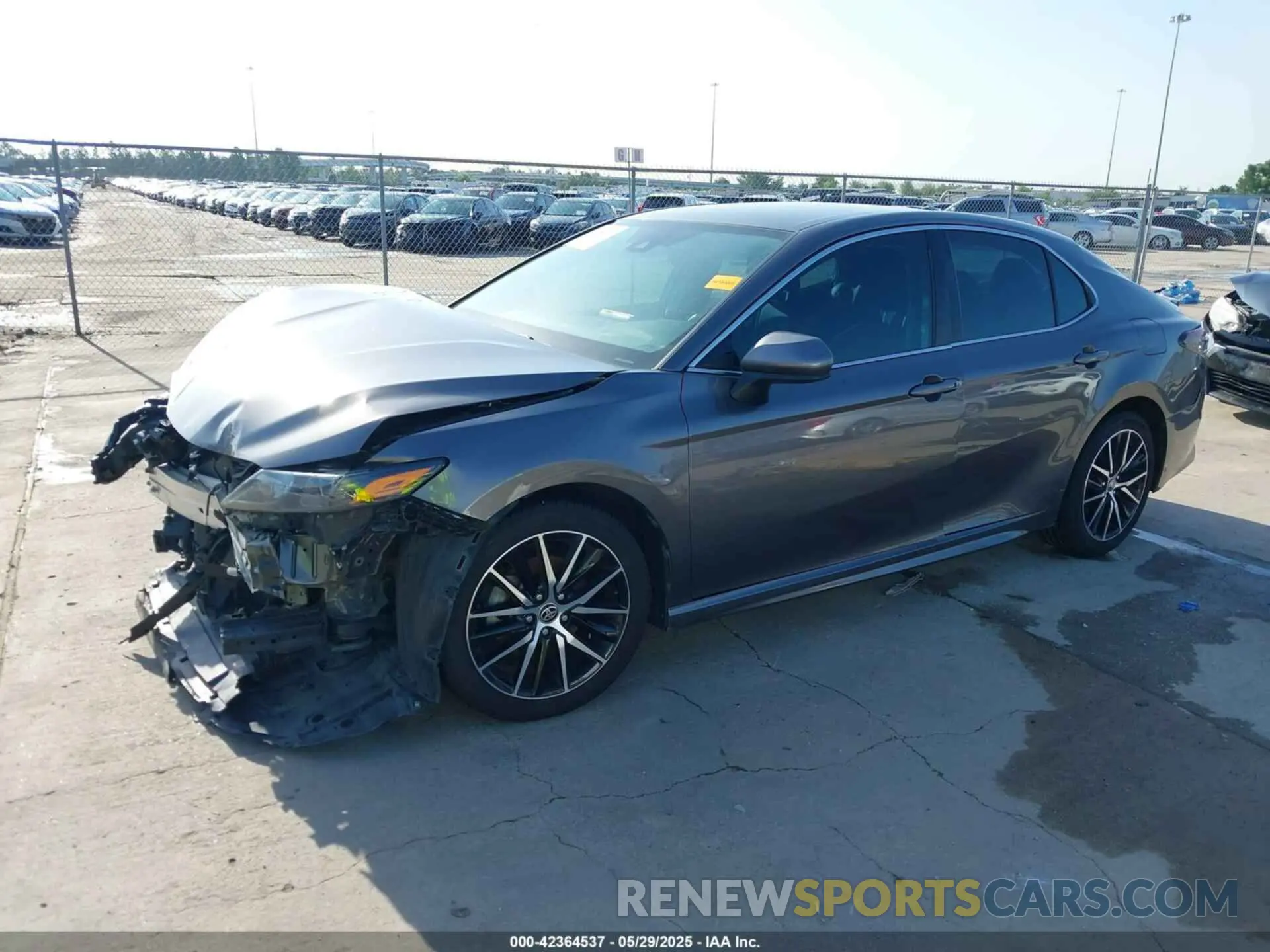 2 fotografías del automóvil dañado 4T1G11AK5MU527267 TOYOTA CAMRY 2021