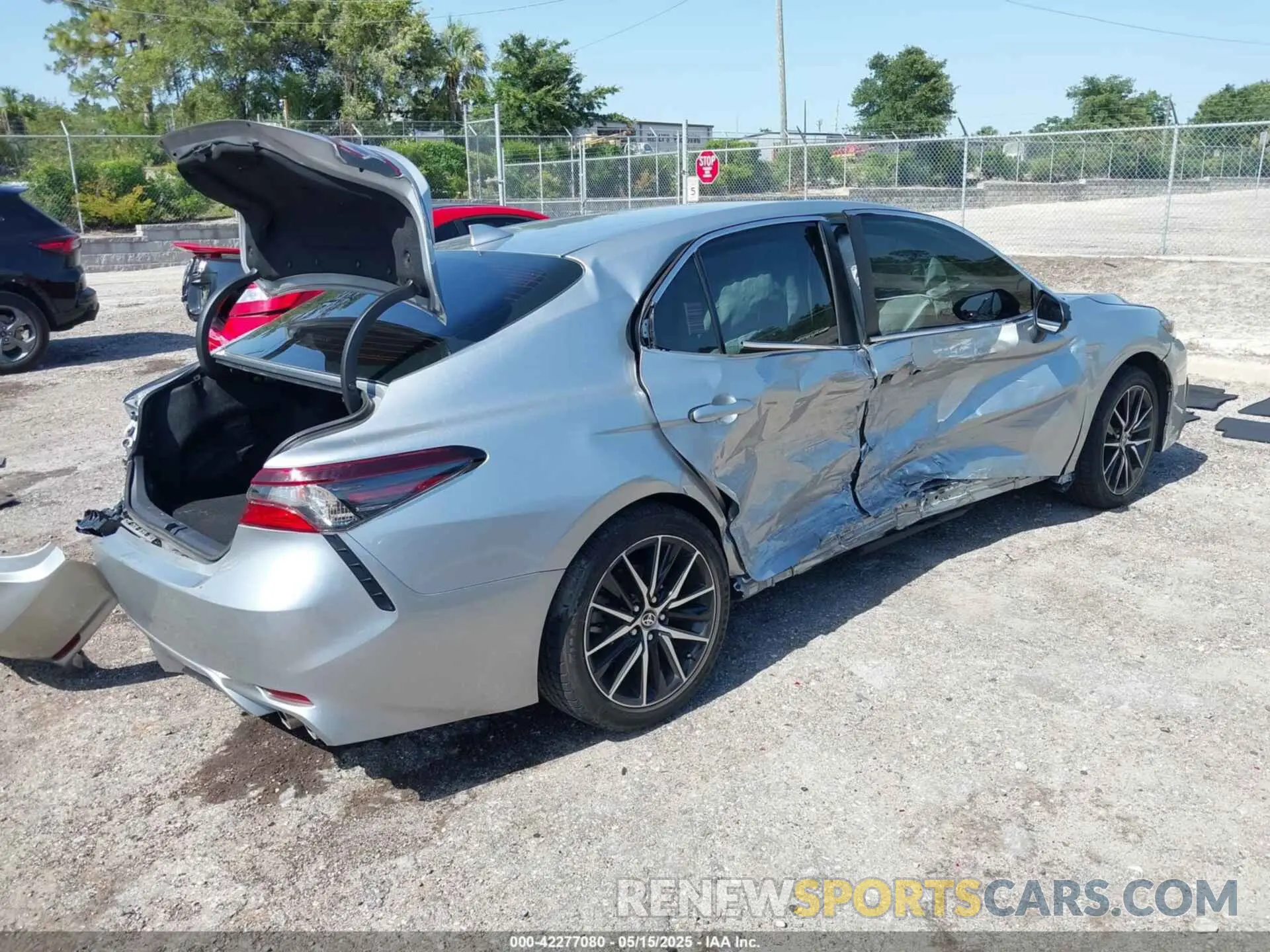 4 fotografías del automóvil dañado 4T1G11AK5MU537913 TOYOTA CAMRY 2021