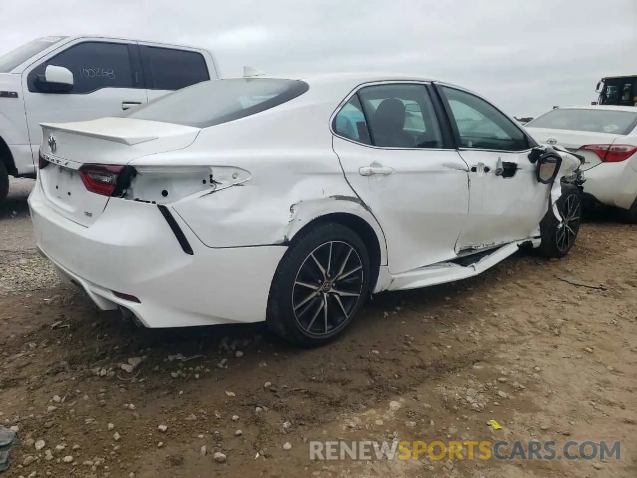 4 fotografías del automóvil dañado 4T1G11AK5MU542772 TOYOTA CAMRY 2021