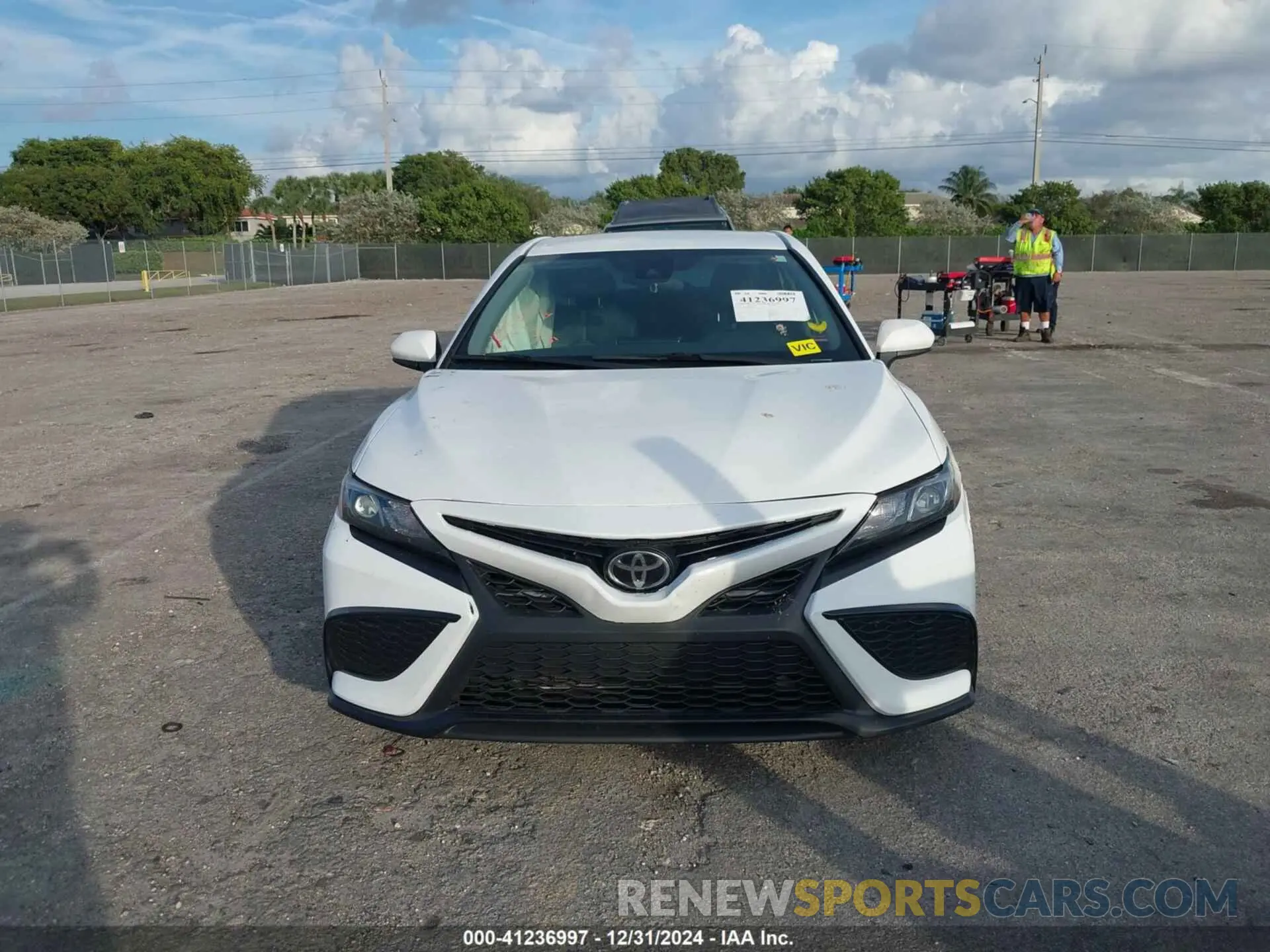 12 fotografías del automóvil dañado 4T1G11AK5MU552315 TOYOTA CAMRY 2021