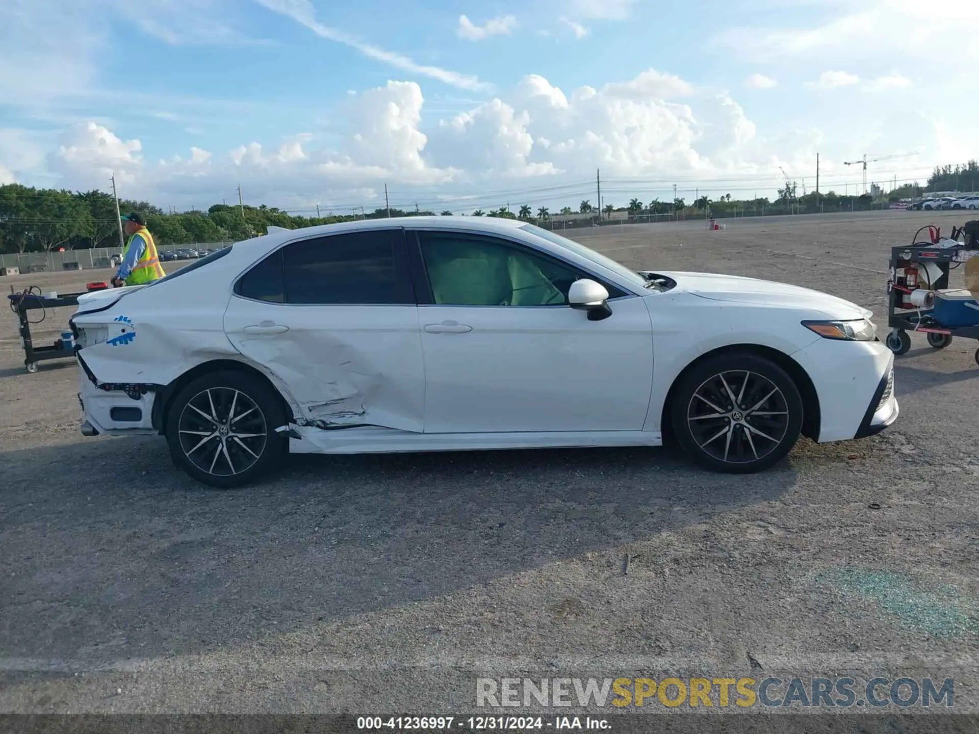 13 fotografías del automóvil dañado 4T1G11AK5MU552315 TOYOTA CAMRY 2021