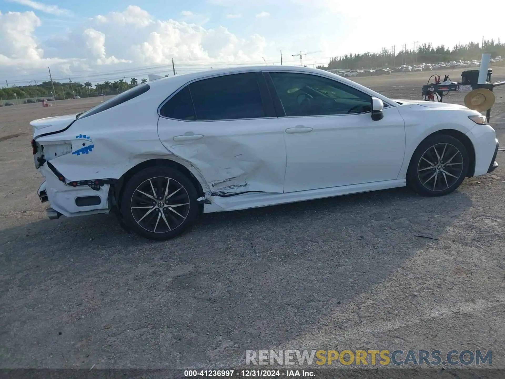 4 fotografías del automóvil dañado 4T1G11AK5MU552315 TOYOTA CAMRY 2021