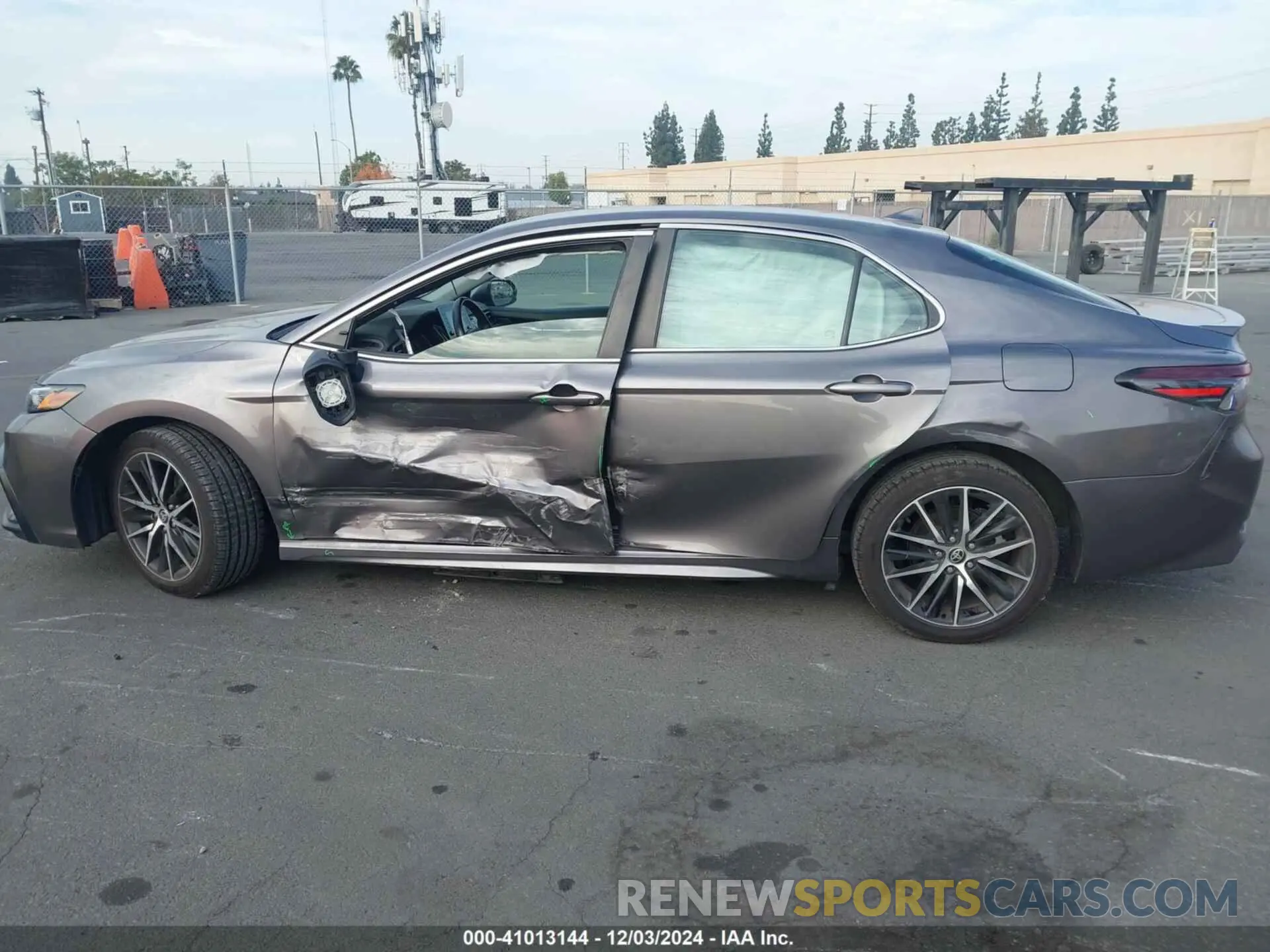 14 fotografías del automóvil dañado 4T1G11AK5MU552928 TOYOTA CAMRY 2021