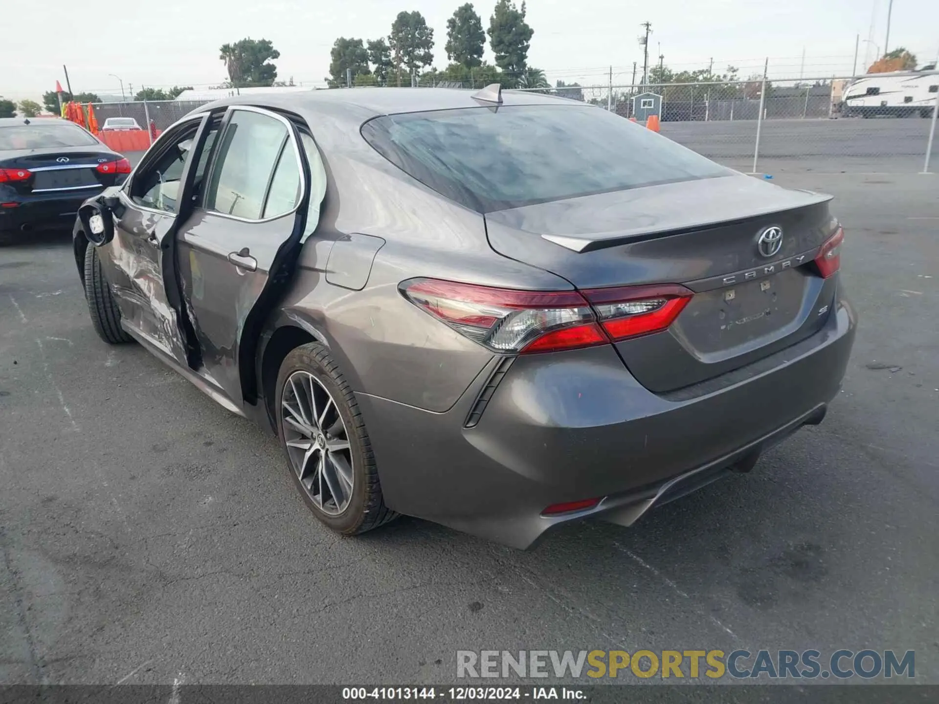 3 fotografías del automóvil dañado 4T1G11AK5MU552928 TOYOTA CAMRY 2021