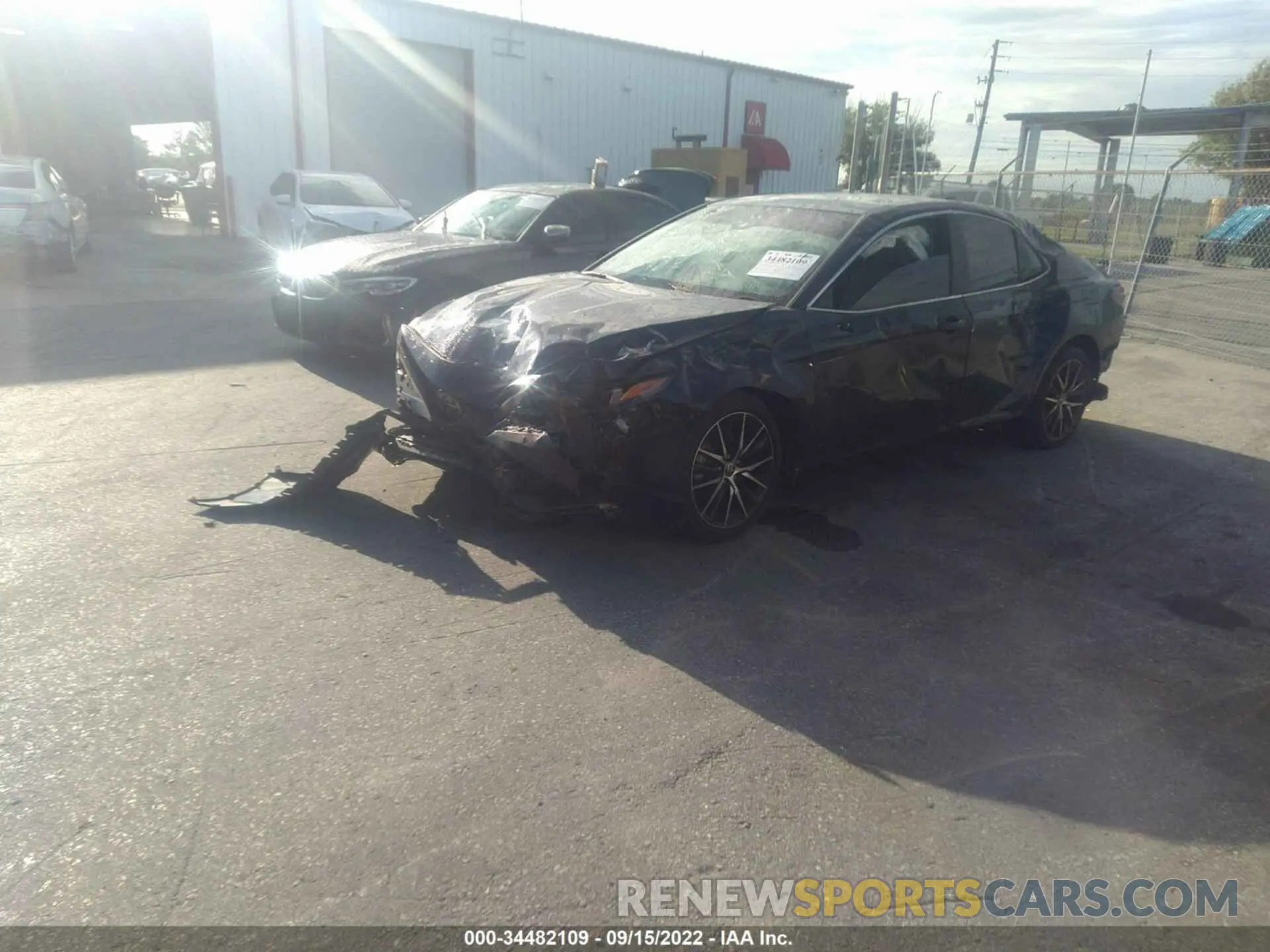 2 fotografías del automóvil dañado 4T1G11AK5MU571477 TOYOTA CAMRY 2021