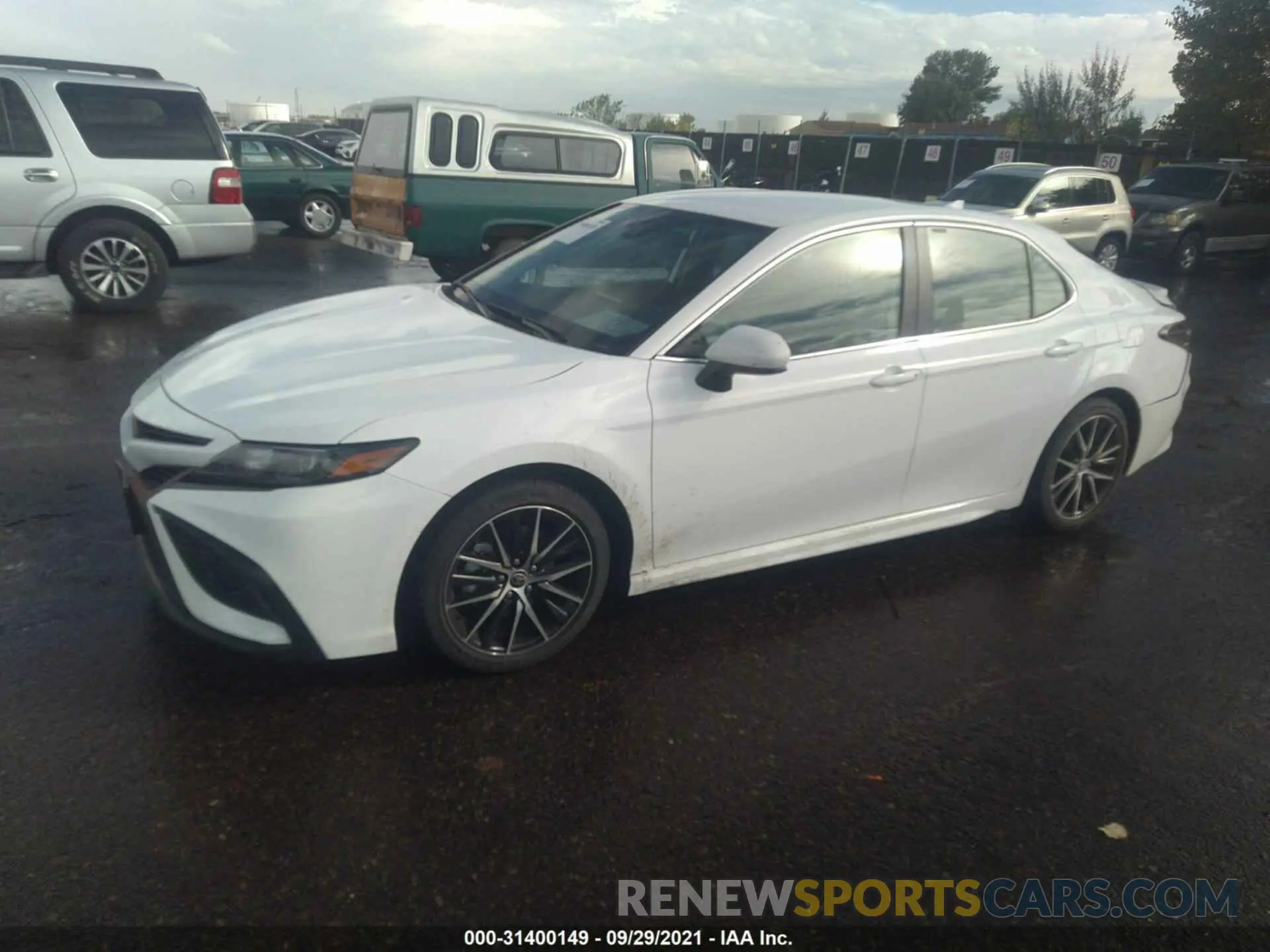2 fotografías del automóvil dañado 4T1G11AK5MU588263 TOYOTA CAMRY 2021