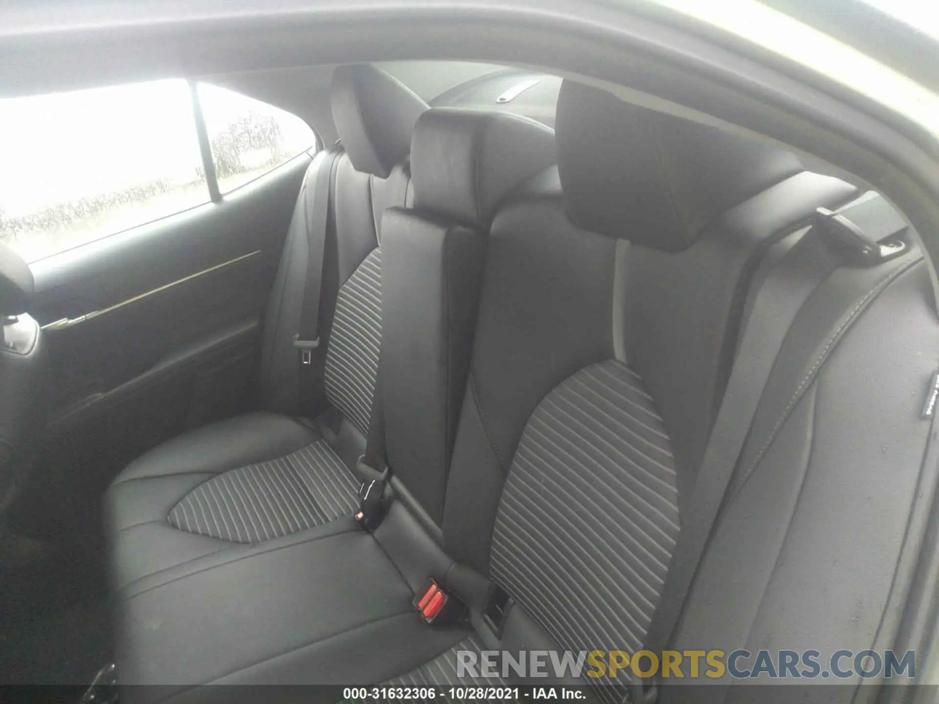 8 fotografías del automóvil dañado 4T1G11AK5MU589896 TOYOTA CAMRY 2021