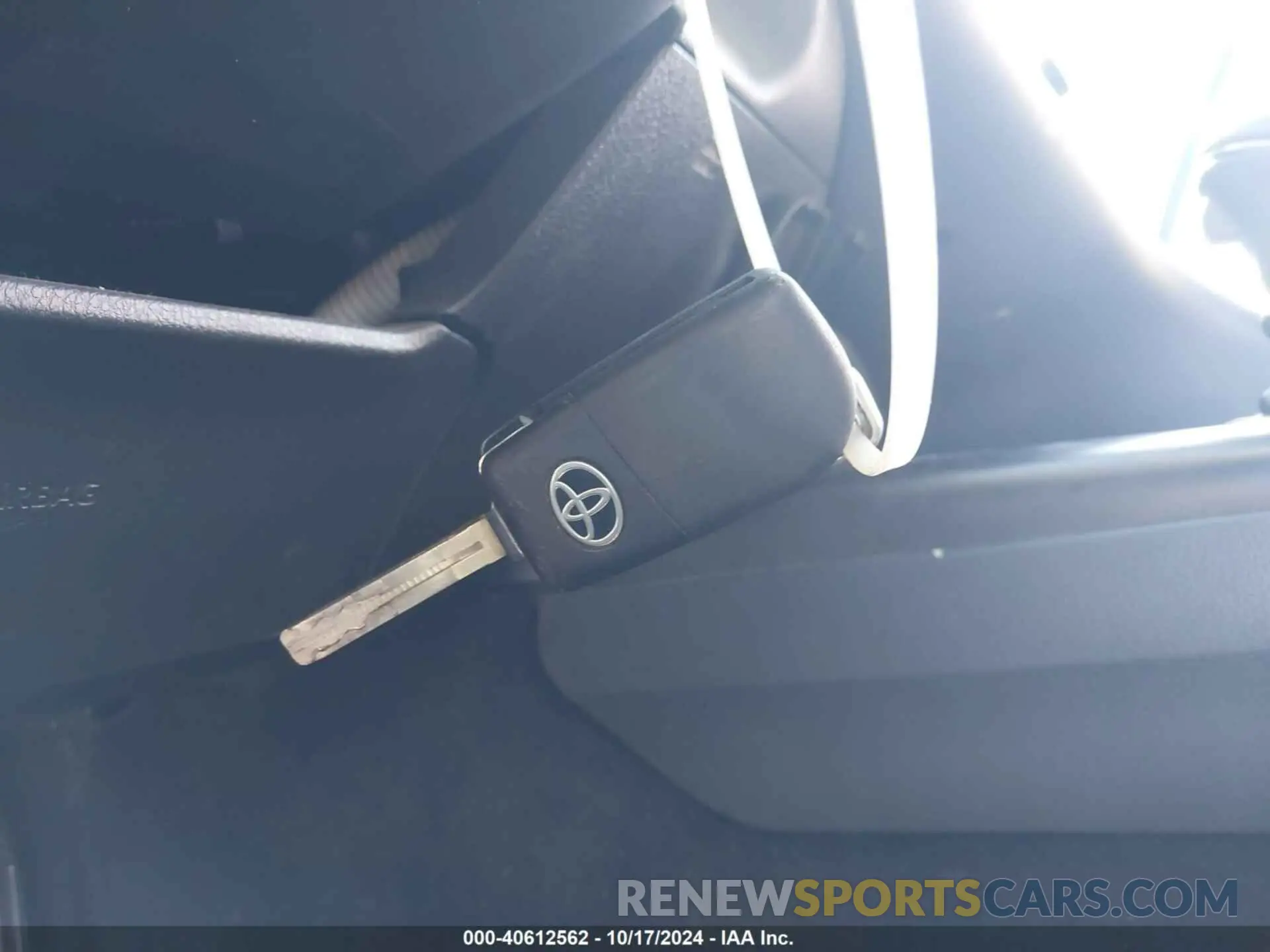 11 fotografías del automóvil dañado 4T1G11AK5MU592815 TOYOTA CAMRY 2021