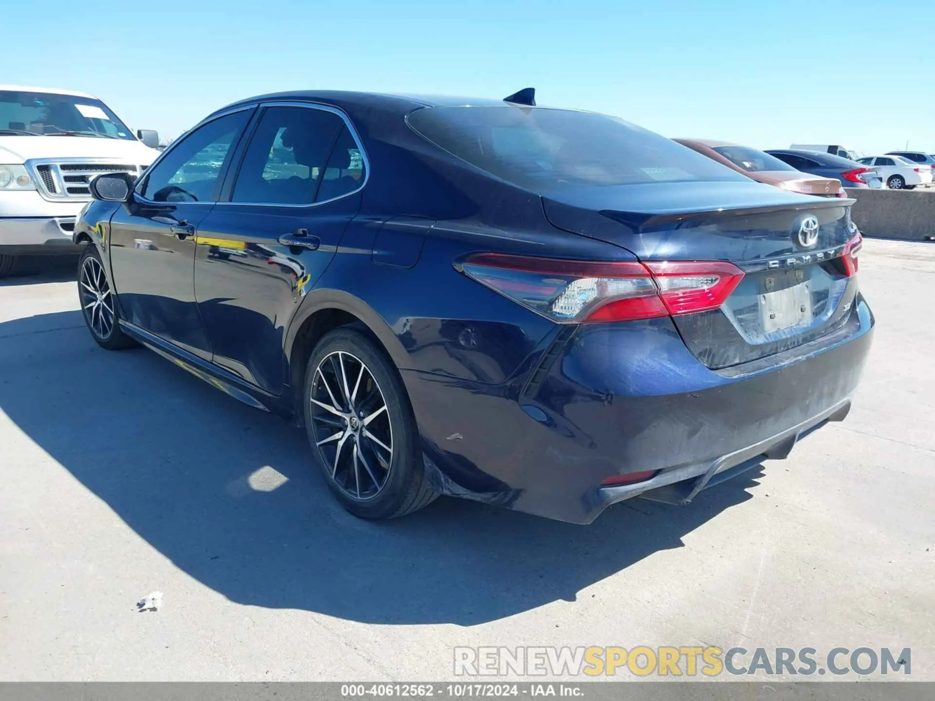 3 fotografías del automóvil dañado 4T1G11AK5MU592815 TOYOTA CAMRY 2021