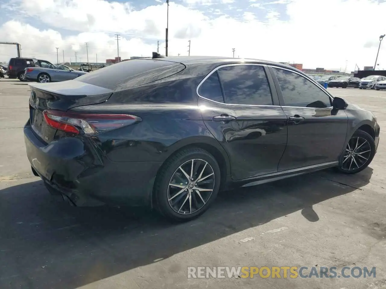 3 fotografías del automóvil dañado 4T1G11AK5MU616787 TOYOTA CAMRY 2021