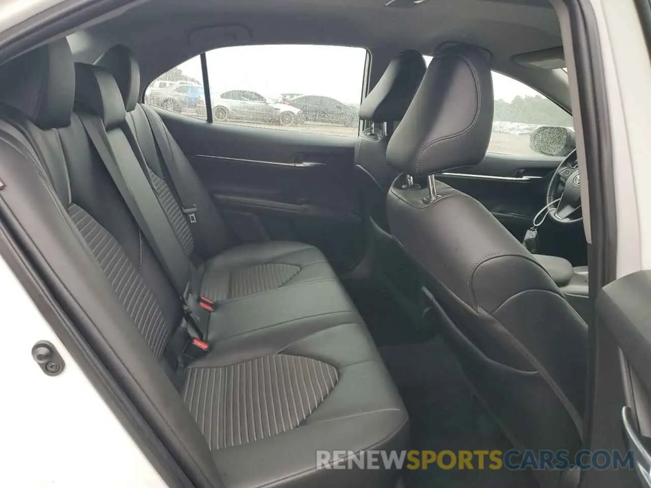 10 fotografías del automóvil dañado 4T1G11AK6MU403301 TOYOTA CAMRY 2021