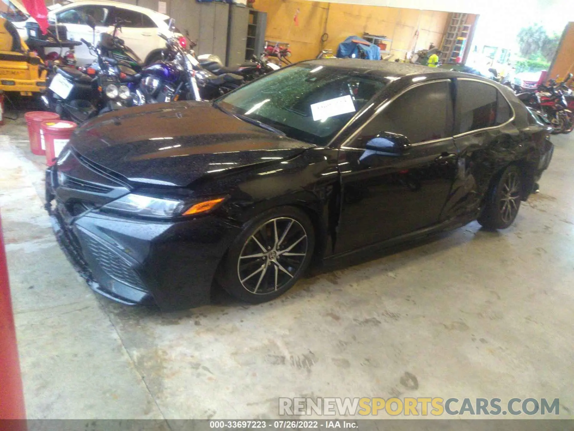 2 fotografías del automóvil dañado 4T1G11AK6MU405131 TOYOTA CAMRY 2021