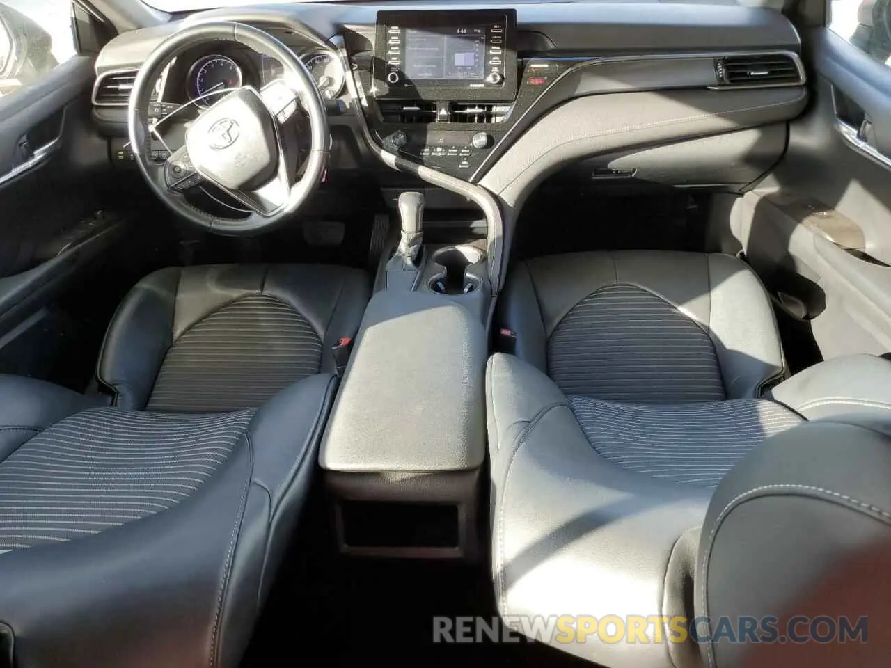 8 fotografías del automóvil dañado 4T1G11AK6MU409826 TOYOTA CAMRY 2021