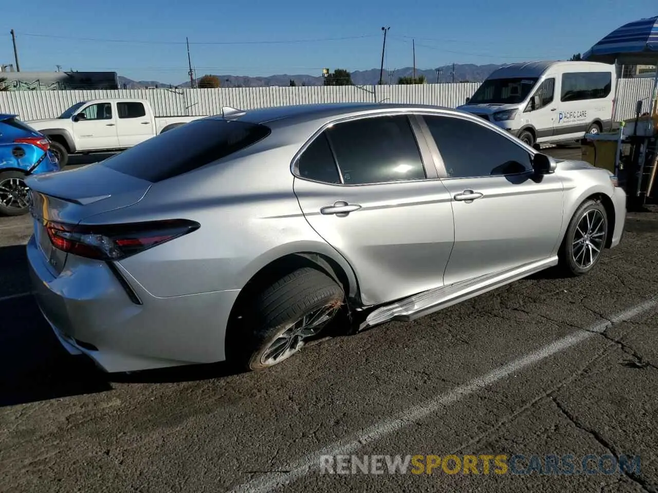 3 fotografías del automóvil dañado 4T1G11AK6MU419952 TOYOTA CAMRY 2021
