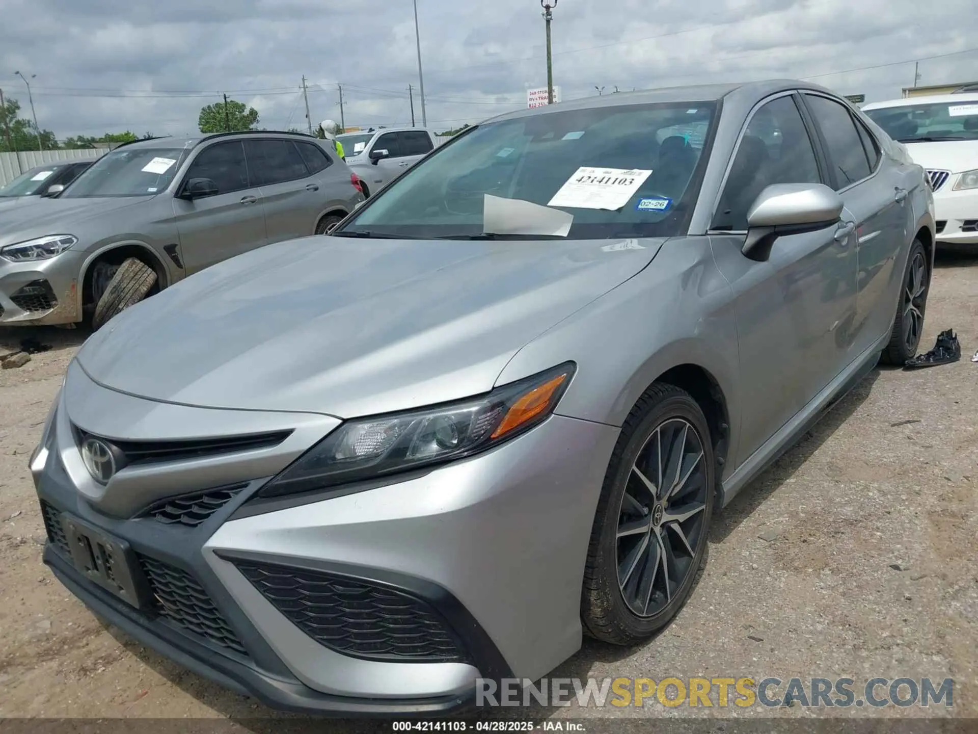 2 fotografías del automóvil dañado 4T1G11AK6MU422432 TOYOTA CAMRY 2021