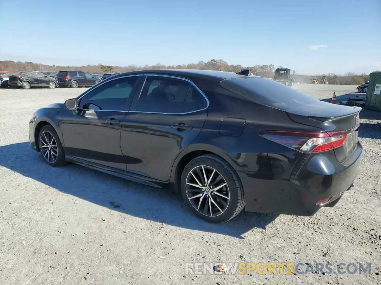 2 fotografías del automóvil dañado 4T1G11AK6MU433219 TOYOTA CAMRY 2021
