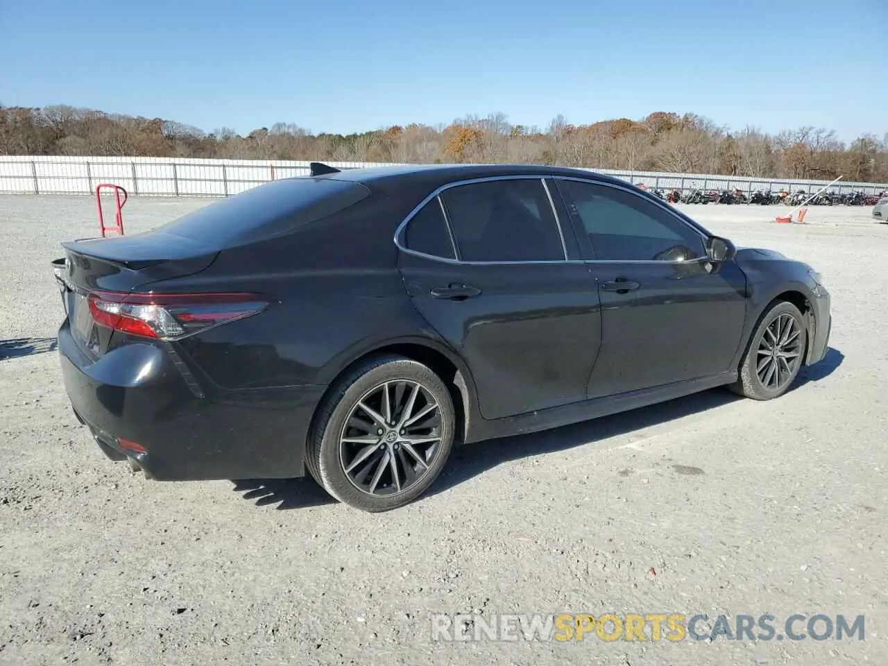 3 fotografías del automóvil dañado 4T1G11AK6MU433219 TOYOTA CAMRY 2021