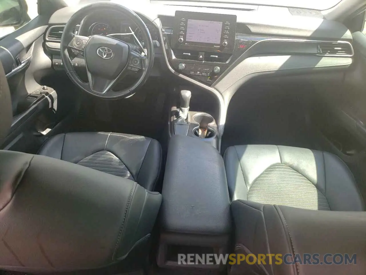 8 fotografías del automóvil dañado 4T1G11AK6MU475132 TOYOTA CAMRY 2021
