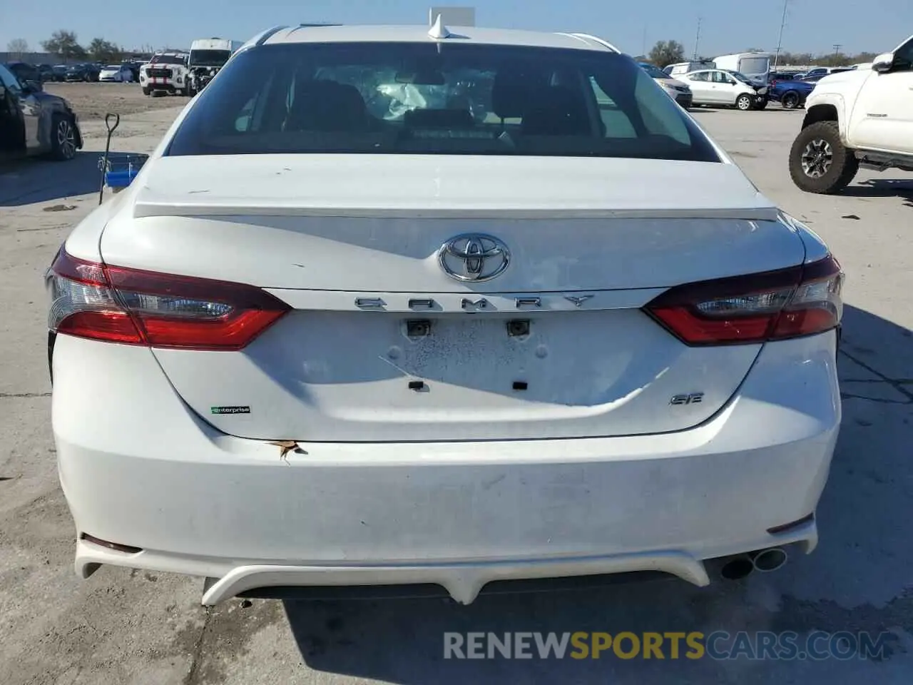 6 fotografías del automóvil dañado 4T1G11AK6MU477558 TOYOTA CAMRY 2021