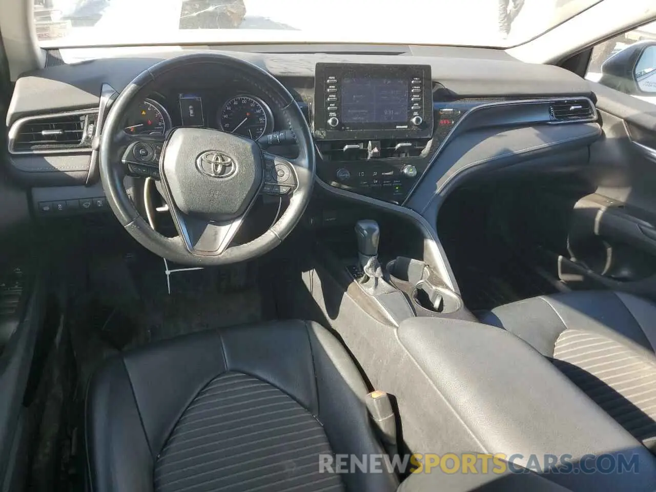 8 fotografías del automóvil dañado 4T1G11AK6MU477558 TOYOTA CAMRY 2021