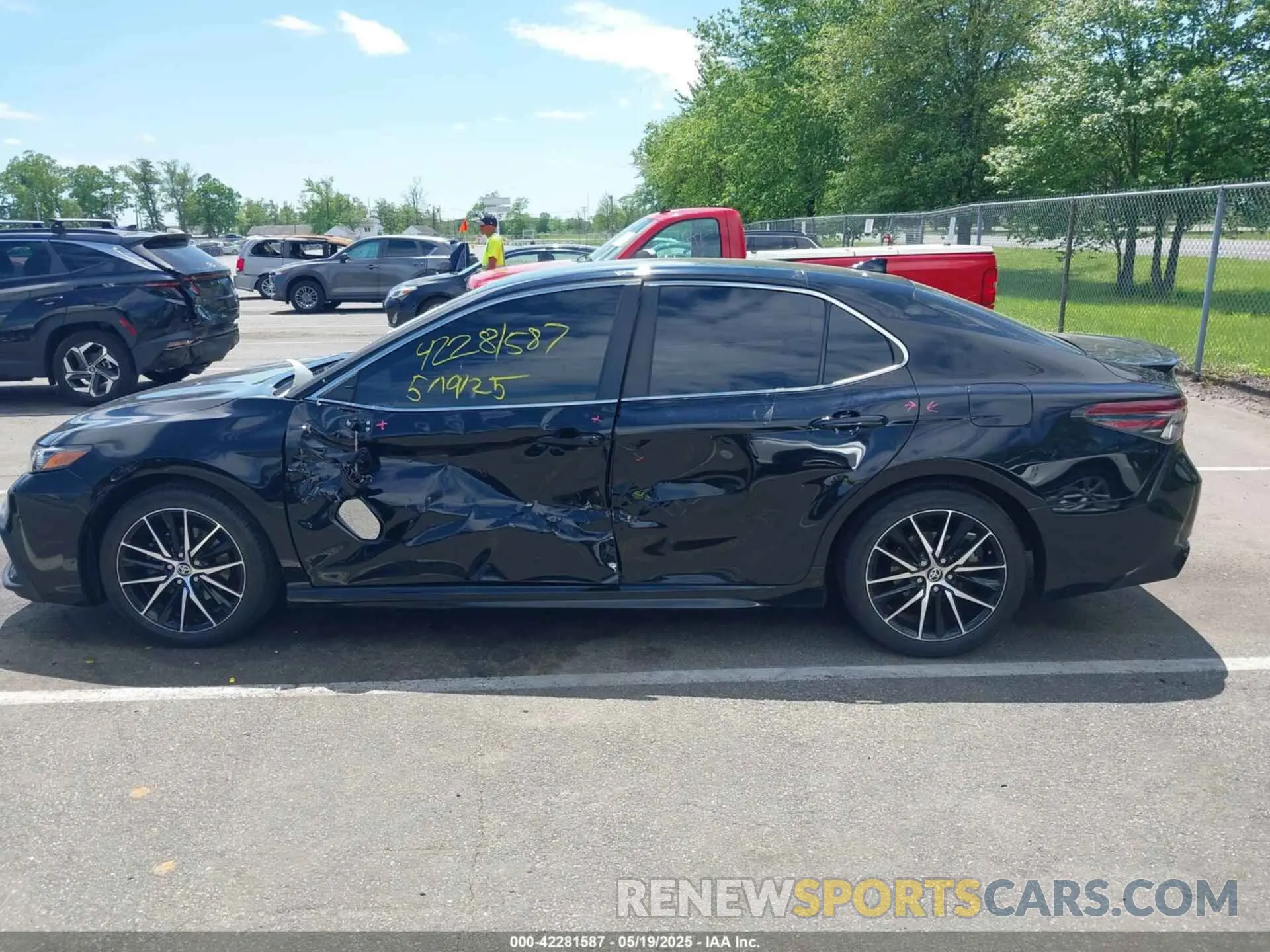 14 fotografías del automóvil dañado 4T1G11AK6MU516682 TOYOTA CAMRY 2021