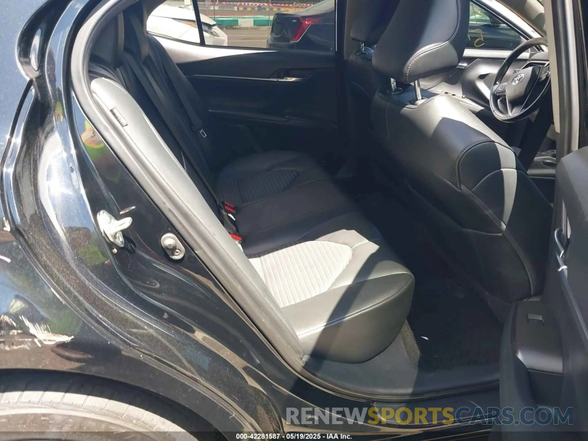 8 fotografías del automóvil dañado 4T1G11AK6MU516682 TOYOTA CAMRY 2021