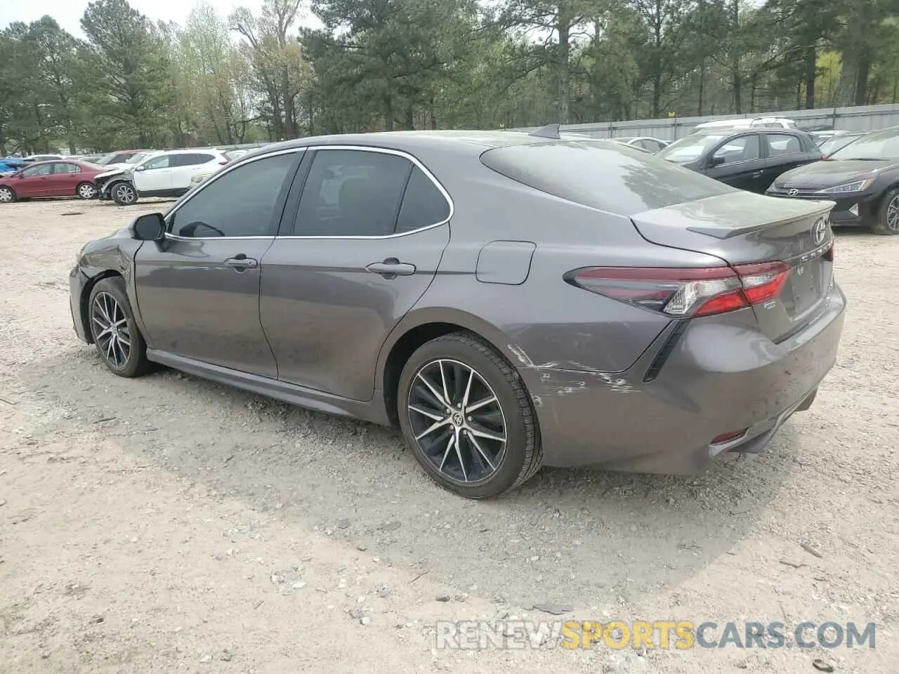2 fotografías del automóvil dañado 4T1G11AK6MU520621 TOYOTA CAMRY 2021