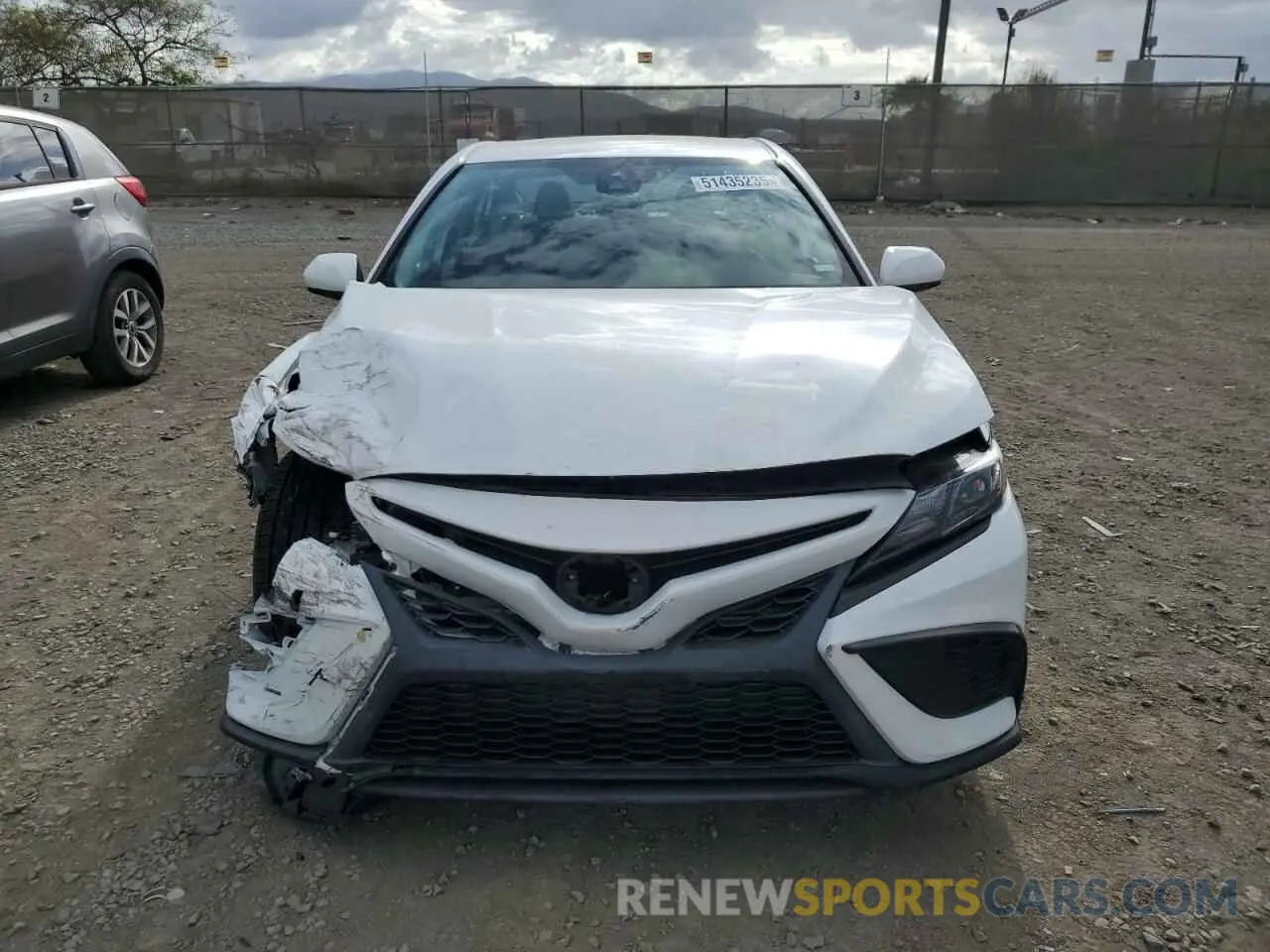 5 fotografías del automóvil dañado 4T1G11AK6MU539914 TOYOTA CAMRY 2021