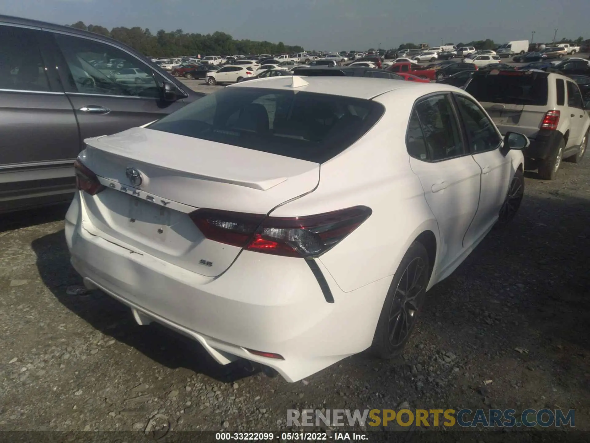 4 fotografías del automóvil dañado 4T1G11AK6MU557703 TOYOTA CAMRY 2021