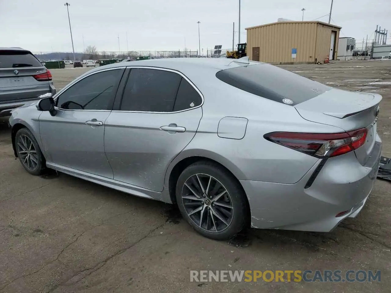 2 fotografías del automóvil dañado 4T1G11AK6MU569995 TOYOTA CAMRY 2021
