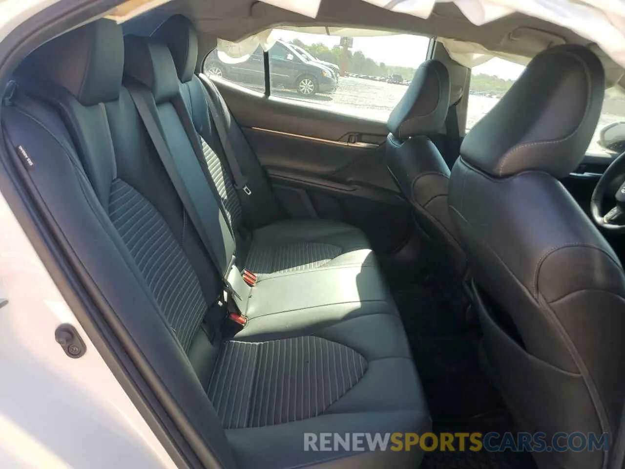 10 fotografías del automóvil dañado 4T1G11AK6MU582889 TOYOTA CAMRY 2021