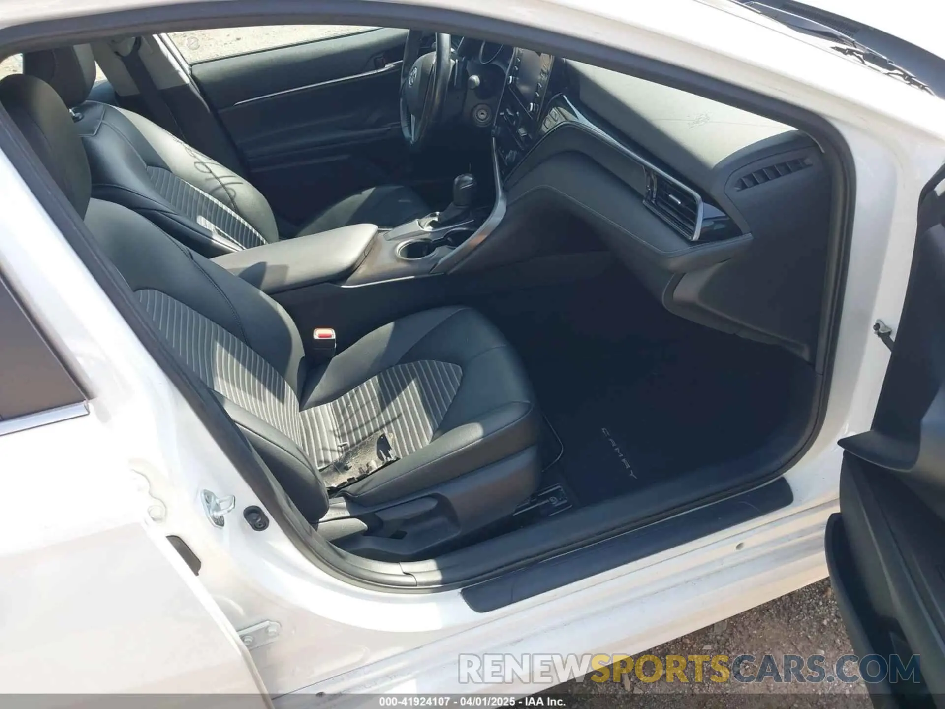 5 fotografías del automóvil dañado 4T1G11AK6MU586134 TOYOTA CAMRY 2021
