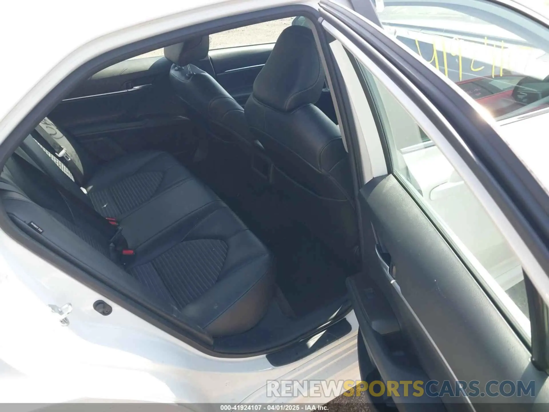 8 fotografías del automóvil dañado 4T1G11AK6MU586134 TOYOTA CAMRY 2021