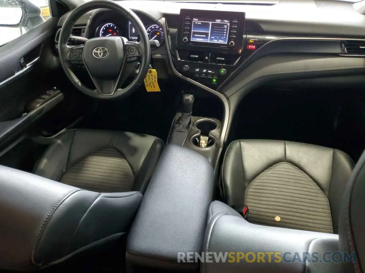 8 fotografías del automóvil dañado 4T1G11AK6MU586926 TOYOTA CAMRY 2021