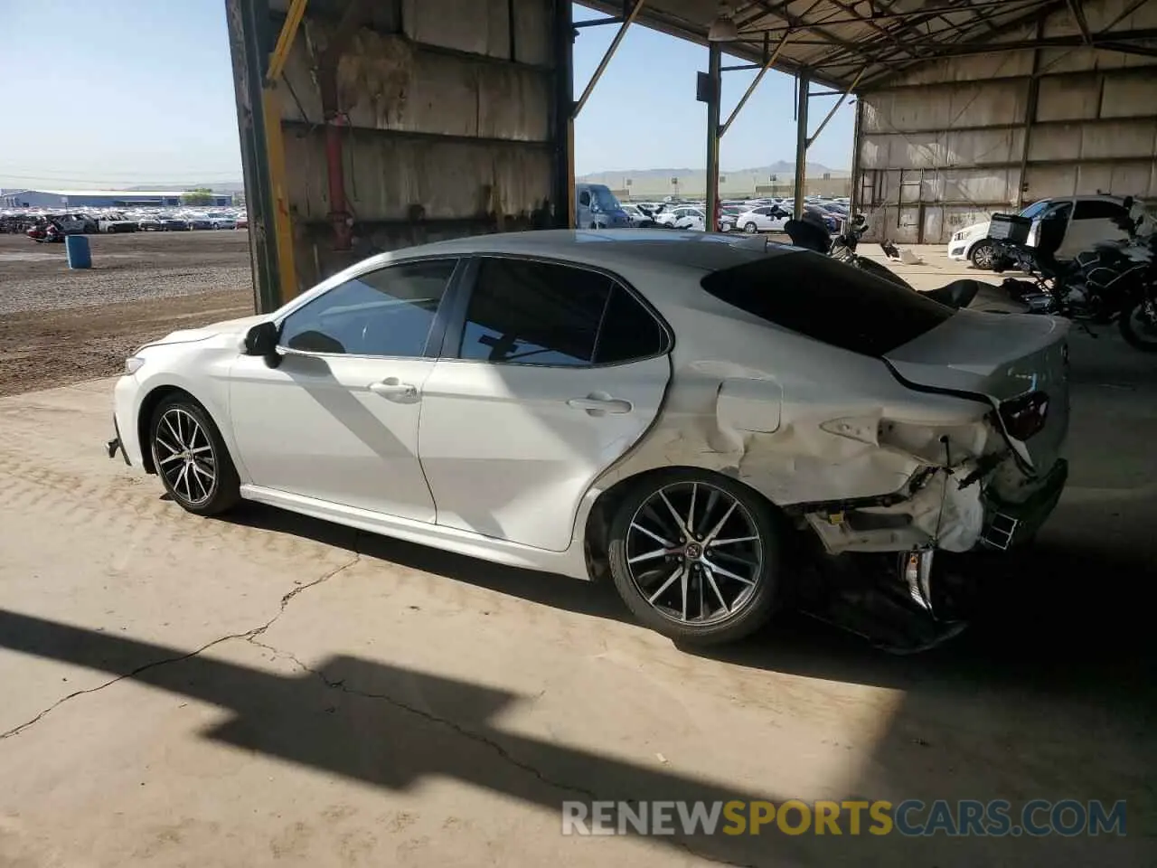 2 fotografías del automóvil dañado 4T1G11AK6MU593794 TOYOTA CAMRY 2021