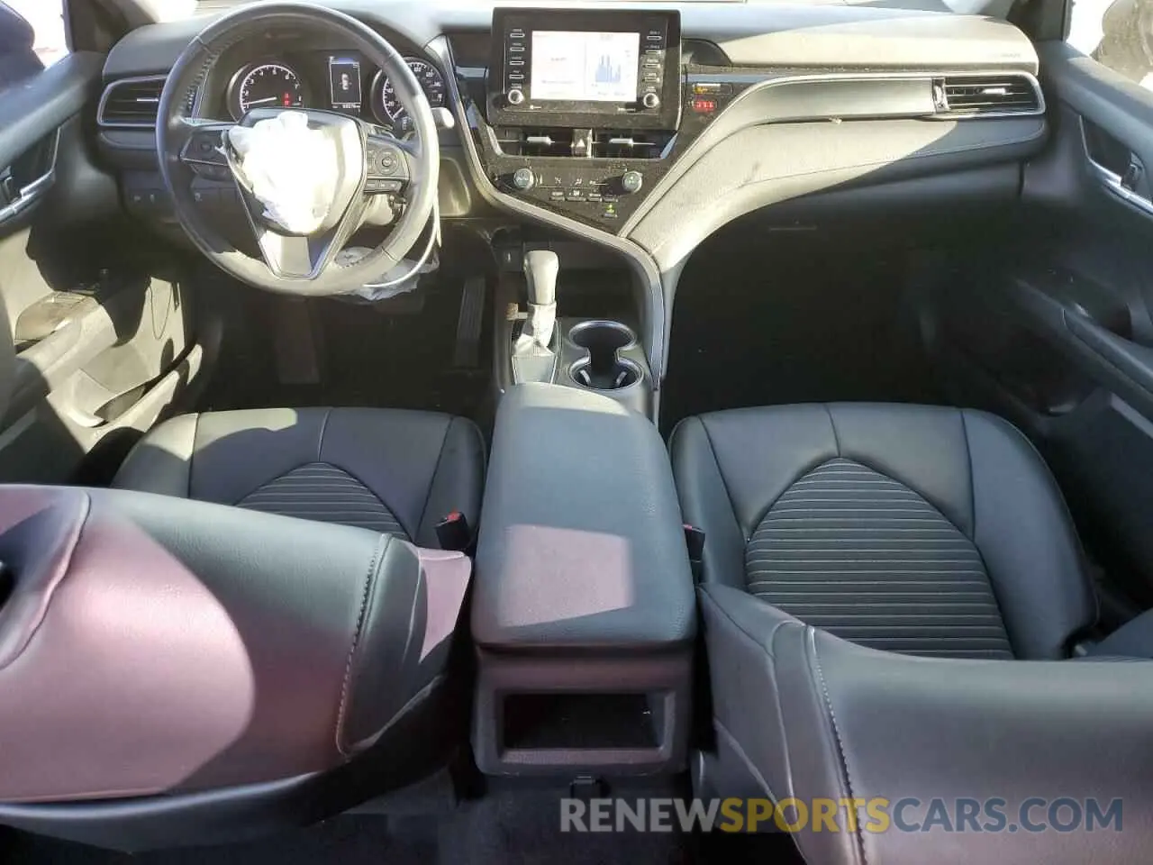 8 fotografías del automóvil dañado 4T1G11AK6MU599045 TOYOTA CAMRY 2021