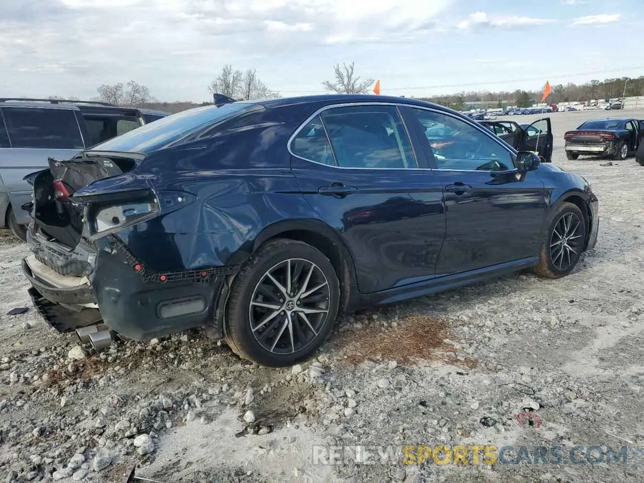 3 fotografías del automóvil dañado 4T1G11AK6MU606155 TOYOTA CAMRY 2021