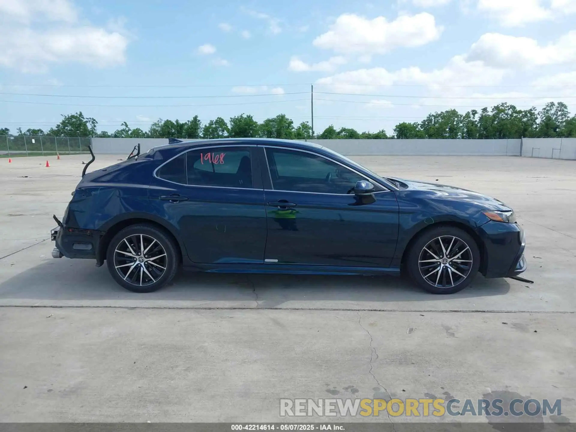 13 fotografías del automóvil dañado 4T1G11AK6MU610254 TOYOTA CAMRY 2021