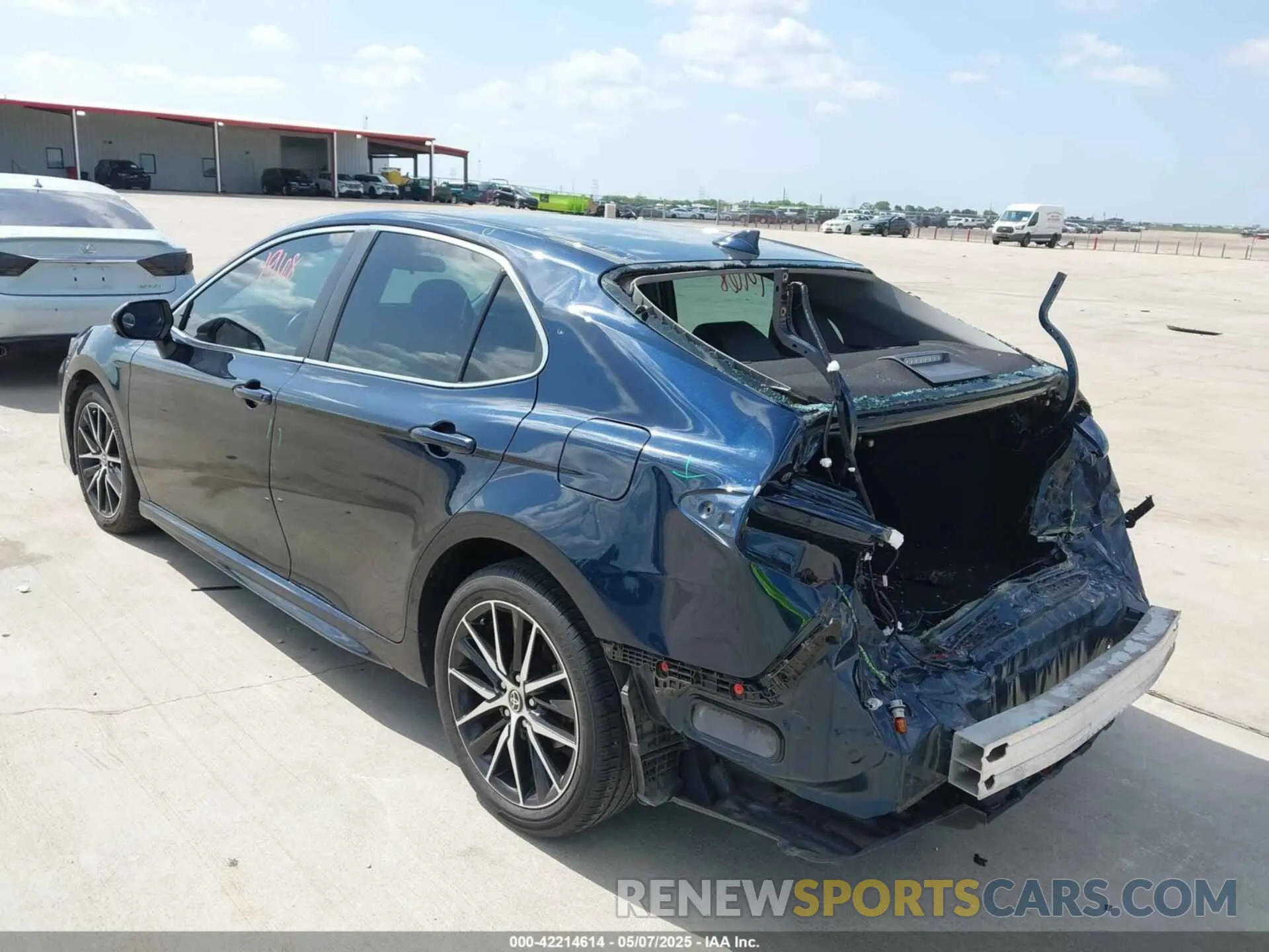 3 fotografías del automóvil dañado 4T1G11AK6MU610254 TOYOTA CAMRY 2021